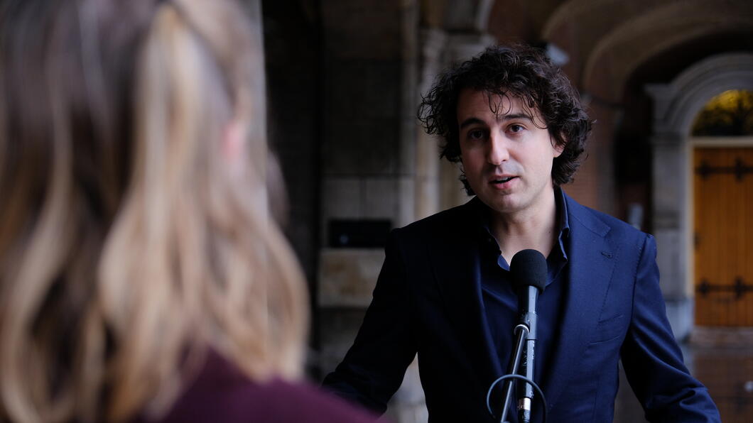 Jesse Klaver wordt geinterviewd