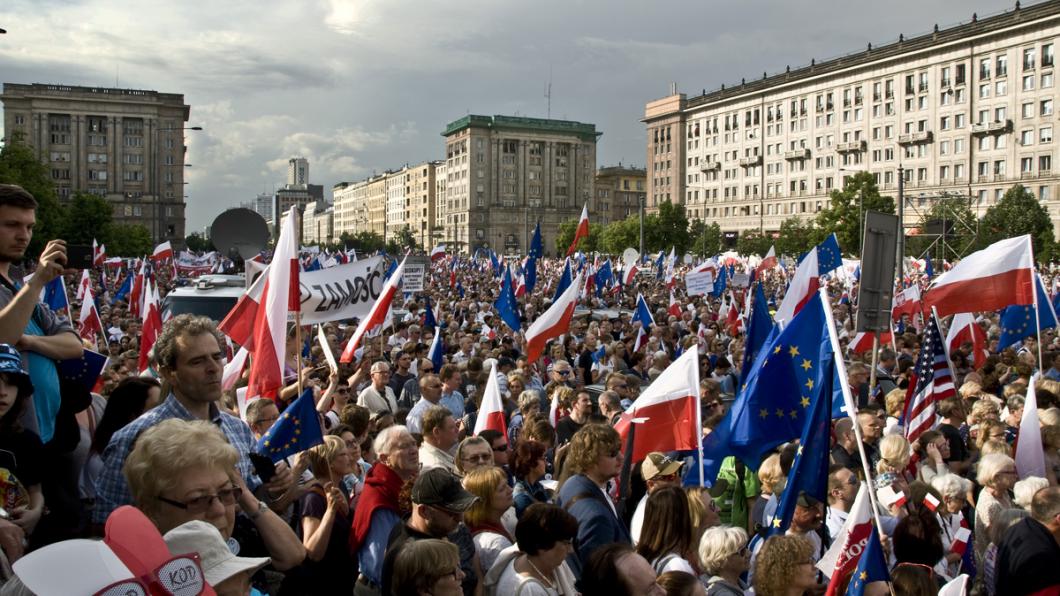 Demonstratie in Warschau tegen de nieuwe wetten van de Poolse regering Demonstratie in Warschau tegen de nieuwe wetten van de Poolse regering