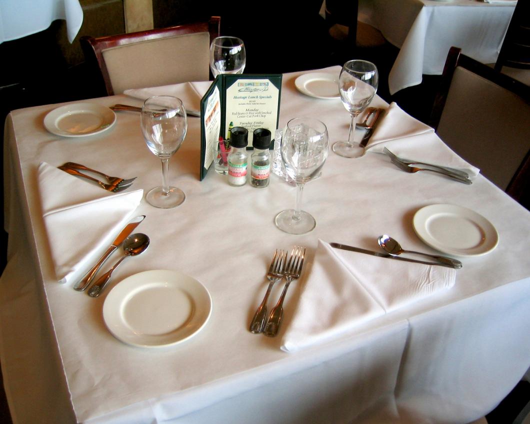 table-setting-1-1481654-1280x960.jpg