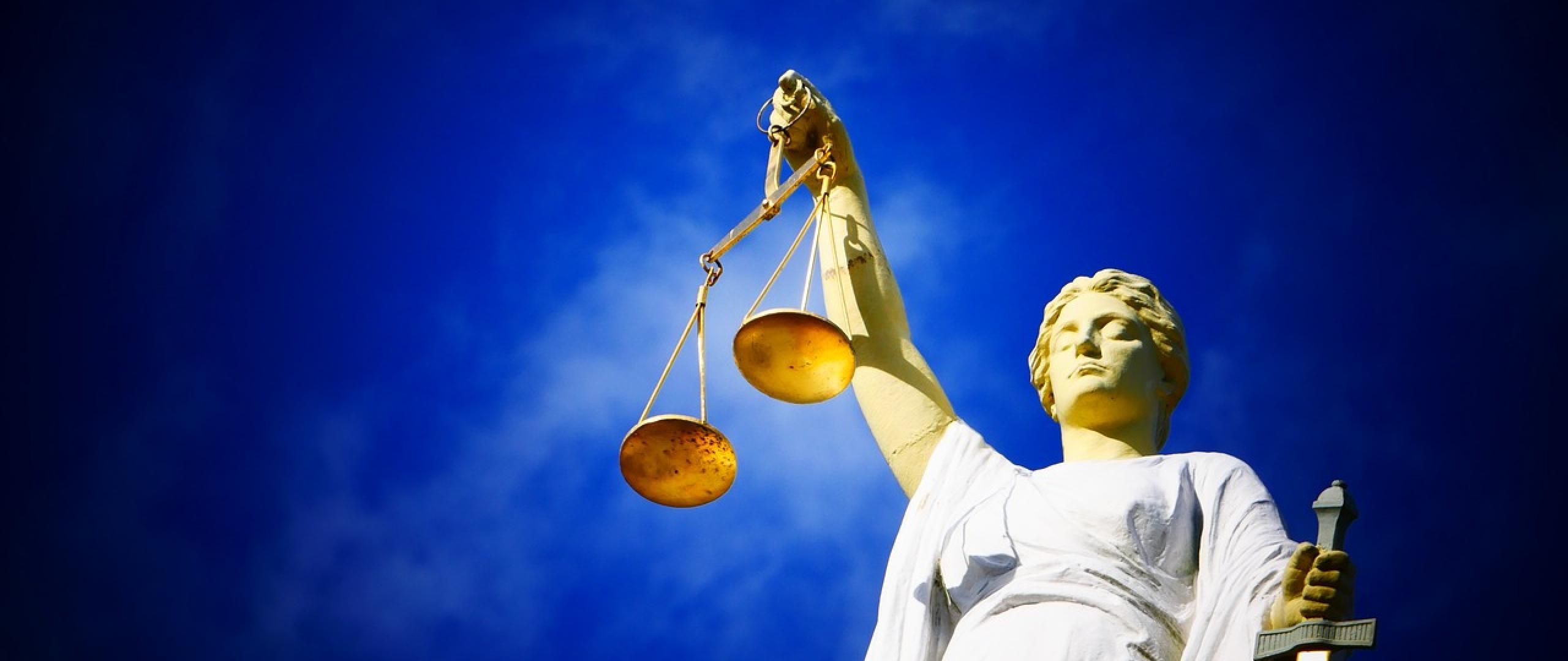 justice-2071539_1280.jpg