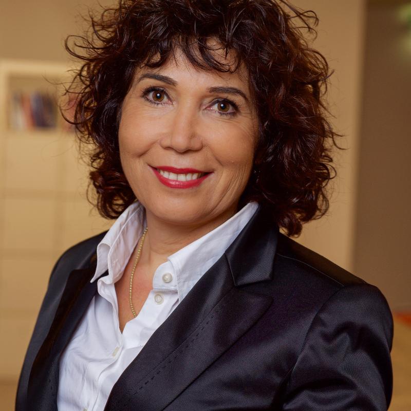 Advies van de kandidatencommissie: "Nevin Özütok (56) is een brugg...